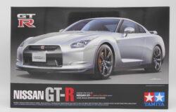 メディオ西市店にてタミヤ　ＮＩＳＳＡＮ　ＧＴ－Ｒ　フルディスプレイモデル１／２４を買取させていただきました！　